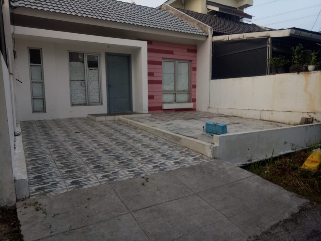 Ifj. Rumah di Cluster Roseville Blok J No. 8 